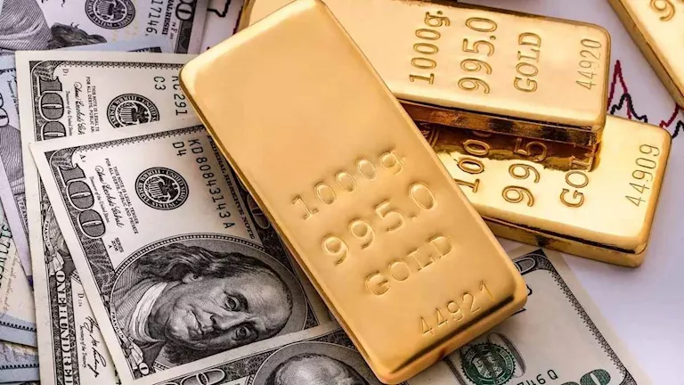 الدولار يقفز +50 جنيهًا والذهب يهوي.. ما الأسباب وكيف تتفاعل الأسواق؟